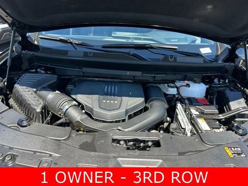 Used 2025 GMC Acadia Elevation image 11