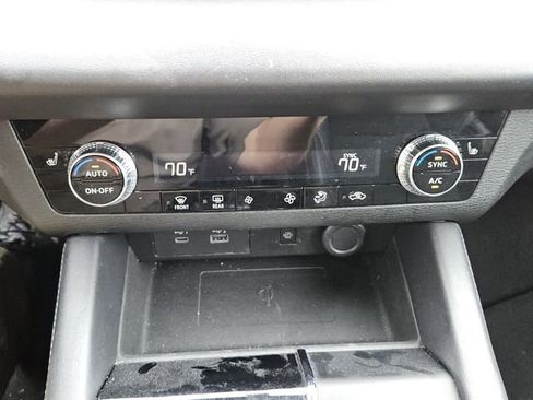 Used 2024 Mitsubishi Outlander SE image 10