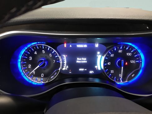 Used 2024 Chrysler Pacifica Limited FWD image 21