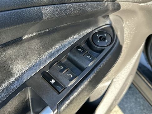 Used 2018 Ford Escape SE image 15