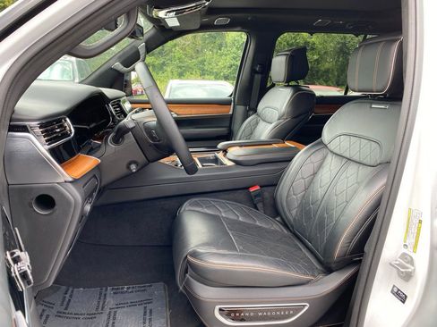 Used 2024 Jeep Grand Wagoneer L Series III image 28