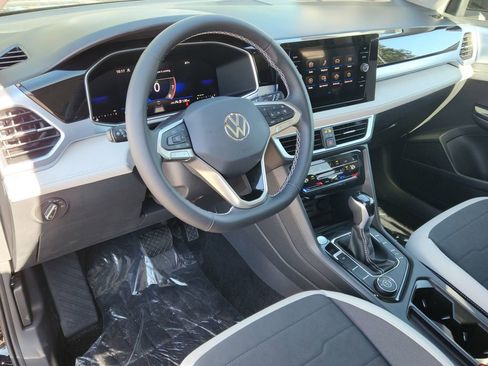 New 2025 Volkswagen Taos SE image 9