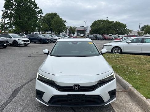 Used 2023 Honda Civic EX image 3