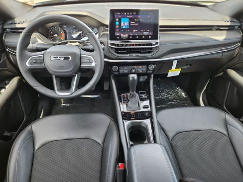 Used 2025 Jeep Compass Latitude w/ Altitude Special Edition AWD/4WD image 9