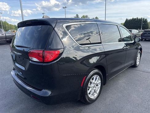 Used 2023 Chrysler Voyager LX image 6