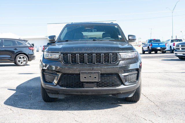 Certified 2025 Jeep Grand Cherokee Altitude AWD/4WD image 8