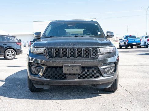 Certified 2025 Jeep Grand Cherokee Altitude AWD/4WD image 8