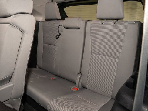 Used 2023 Toyota Highlander L image 9