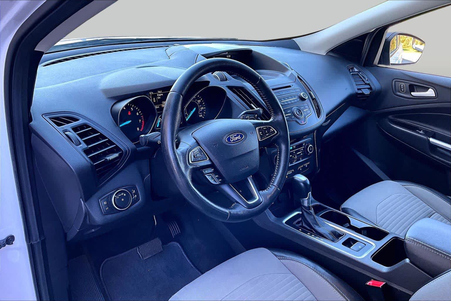 Used 2017 Ford Escape SE w/ SE Sport Appearance Package FWD image 18