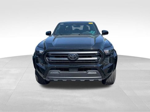 Used 2025 Toyota Tacoma SR5 AWD/4WD image 5