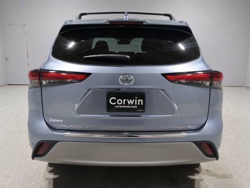 Used 2020 Toyota Highlander Platinum AWD/4WD image 3