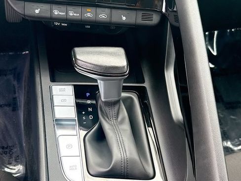 Certified 2025 Hyundai Elantra SEL FWD image 16