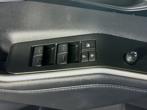 Used 2023 Toyota Highlander L FWD image 24