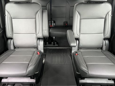 Used 2024 GMC Yukon XL Denali w/ Advanced Technology Package AWD/4WD image 16