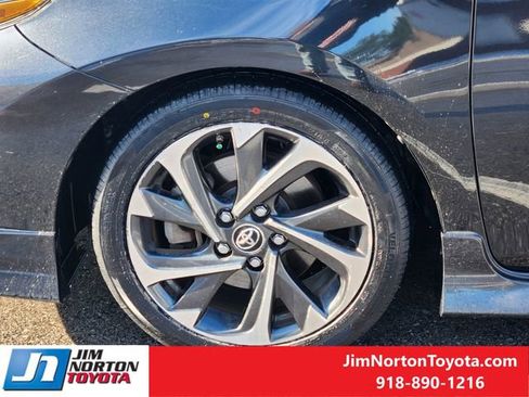 Used 2018 Toyota Corolla iM image 12
