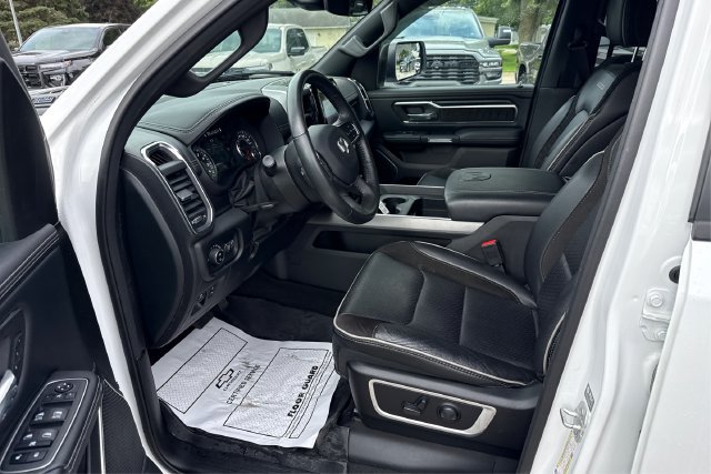Used 2024 RAM 1500 Laramie AWD/4WD image 9