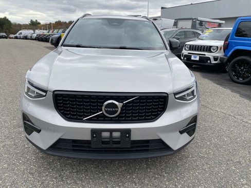 Used 2024 Volvo XC40 B5 Core image 10