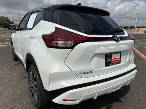 Certified 2023 Nissan Kicks SV FWD image 4
