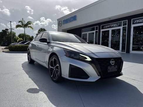 Used 2023 Nissan Altima 2.5 SR FWD image 30