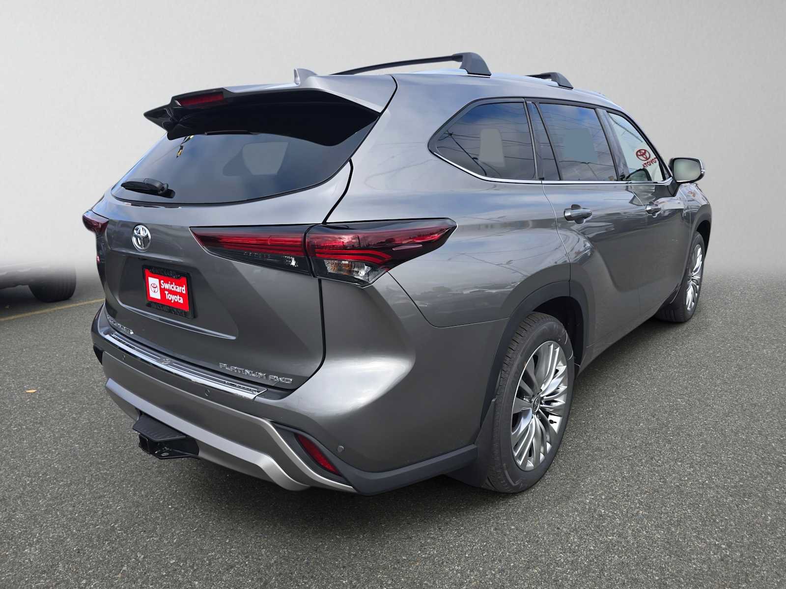 New 2026 Toyota Highlander Platinum AWD/4WD image 3