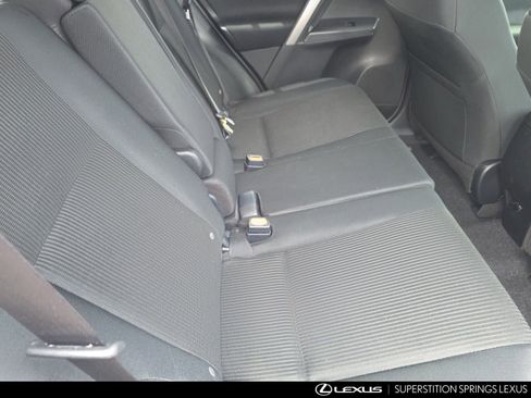 Used 2018 Toyota RAV4 LE w/ Carpet Mat Package FWD image 27