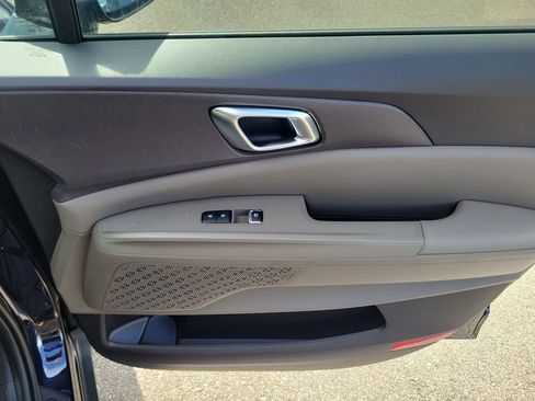 New 2026 Kia Carnival EX FWD image 10