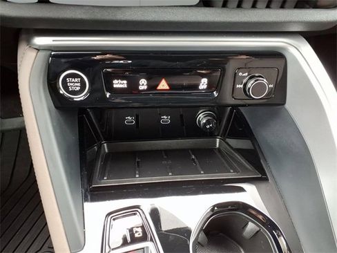 Used 2025 Audi Q5 Premium w/ Convenience Package image 17