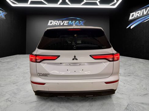 Used 2022 Mitsubishi Outlander ES AWD/4WD image 6