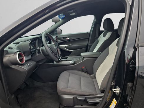 Used 2024 Chevrolet Trax RS w/ Driver Confidence Package FWD image 9