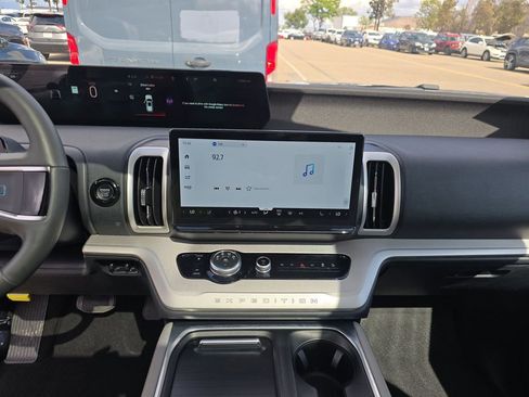 Used 2025 Ford Expedition Active image 6