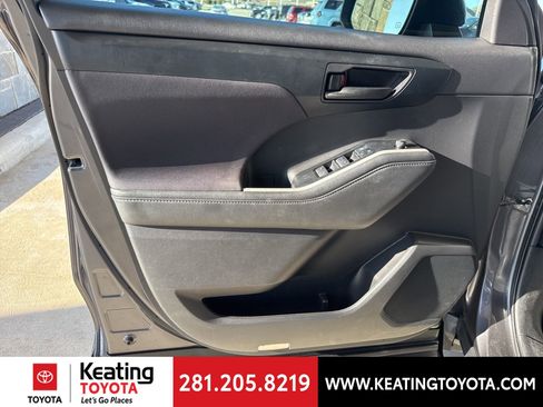 Used 2021 Toyota Highlander LE image 9