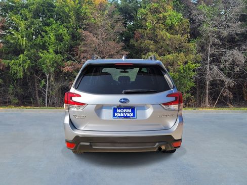 Used 2023 Subaru Forester Premium image 18