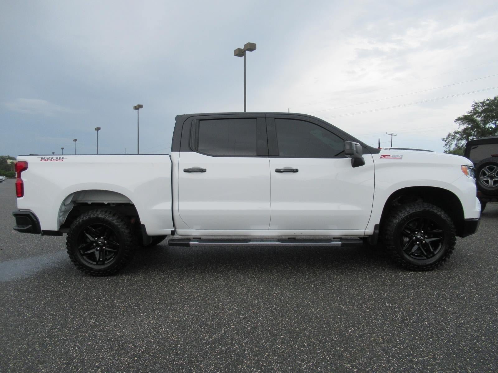 Used 2024 Chevrolet Silverado 1500 LT Trail Boss w/ Convenience Package II AWD/4WD image 2