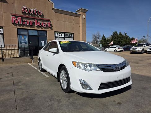 Used 2014 Toyota Camry XLE image 3