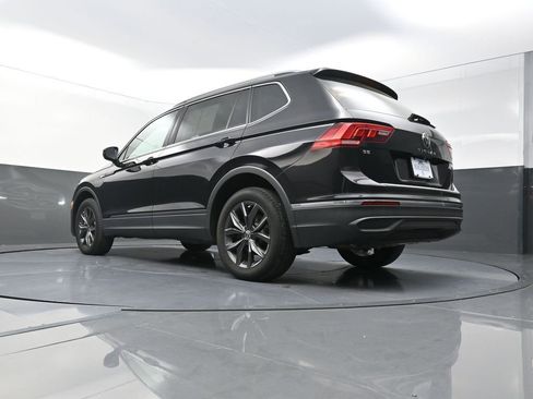 Used 2023 Volkswagen Tiguan SE w/ Panoramic Sunroof Package AWD/4WD image 25