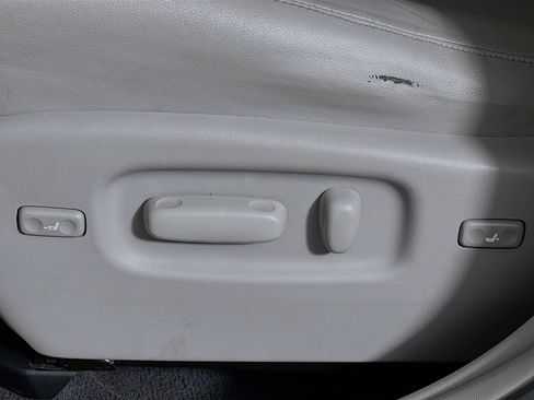 Used 2013 Toyota Highlander Limited FWD image 16
