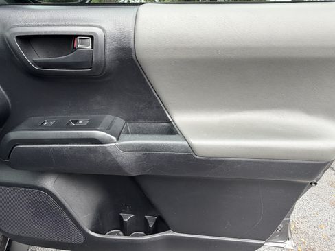 Used 2020 Toyota Tacoma SR w/ SR Convenience Package RWD image 43