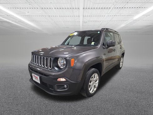 Used 2018 Jeep Renegade Latitude w/ Cold Weather Group image 2