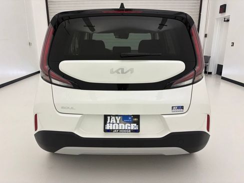 Used 2025 Kia Soul LX FWD image 15