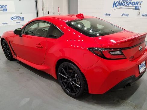 Used 2024 Toyota GR86 Premium image 6