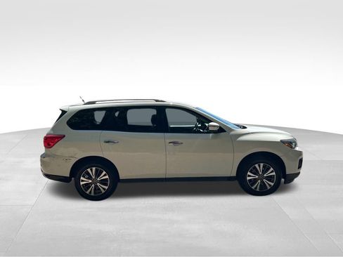 Used 2017 Nissan Pathfinder SV FWD image 7