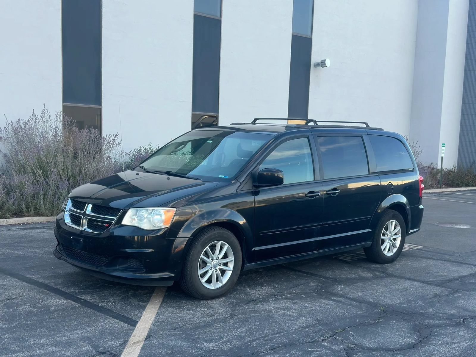 Used 2013 Dodge Grand Caravan SXT w/ Rear Park Assist Pkg FWD image 1