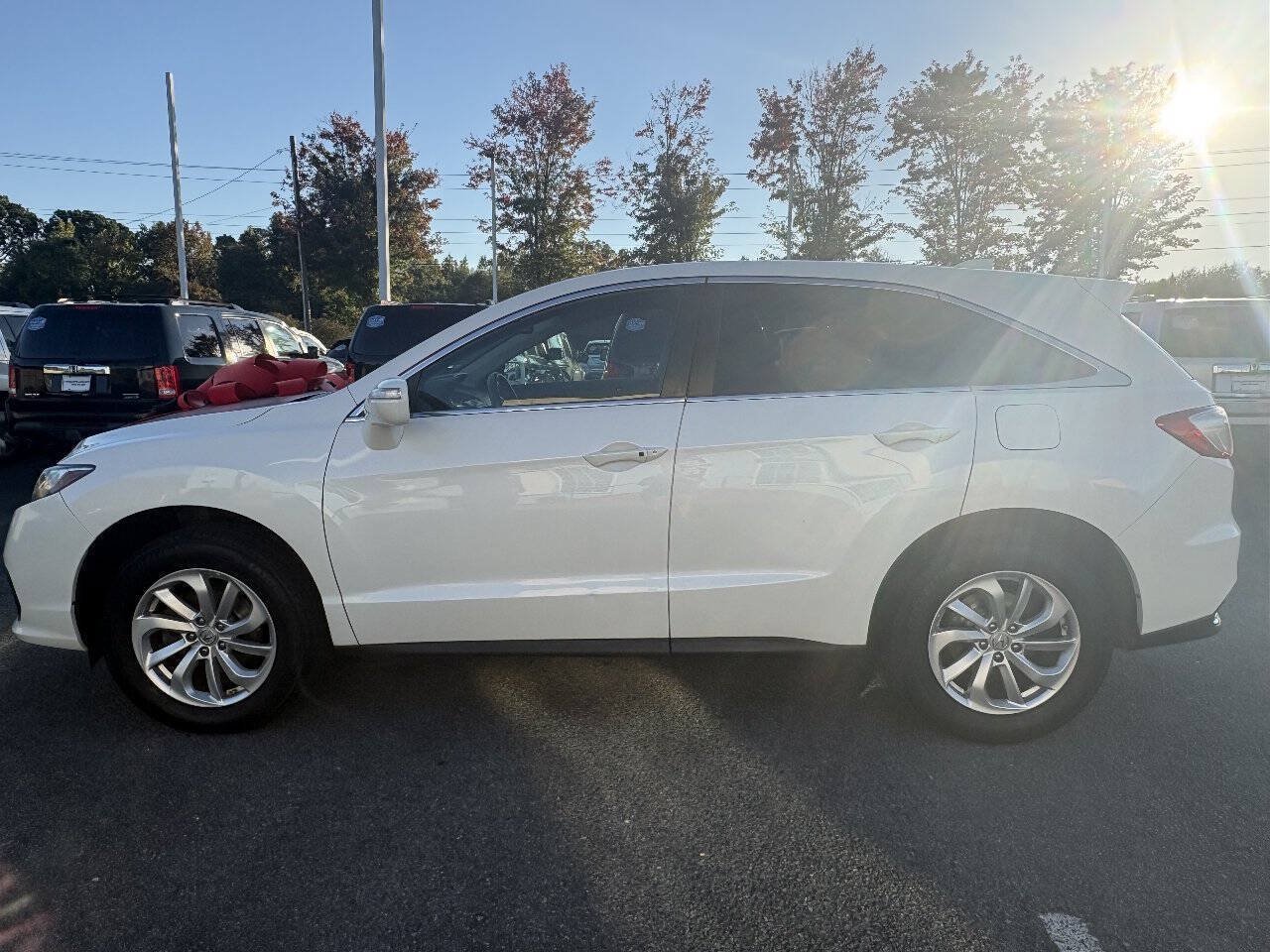 Used 2017 Acura RDX w/ Technology Package AWD/4WD image 3