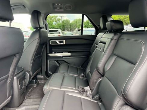Used 2023 Ford Explorer XLT w/ Equipment Group 202A AWD/4WD image 16