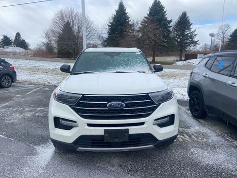 Used 2020 Ford Explorer XLT w/ Equipment Group 202A image 2