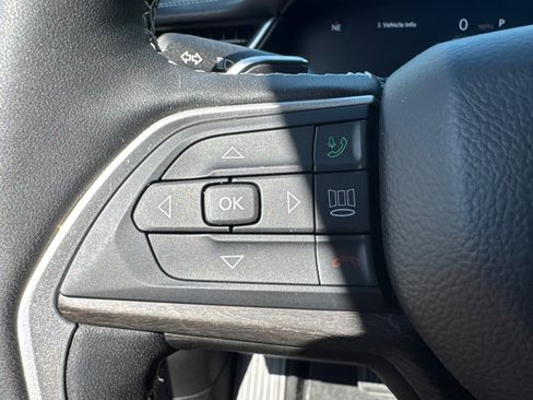 Used 2025 Jeep Grand Cherokee Limited AWD/4WD image 31