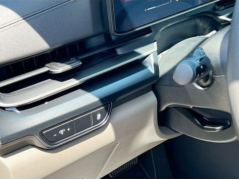 New 2026 Kia Carnival LX FWD image 10