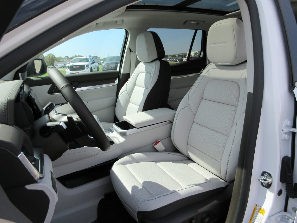 New 2027 GMC Terrain Denali w/ LPO, Black Badging Package AWD/4WD image 9