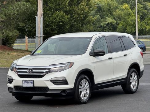 Used 2018 Honda Pilot LX image 3