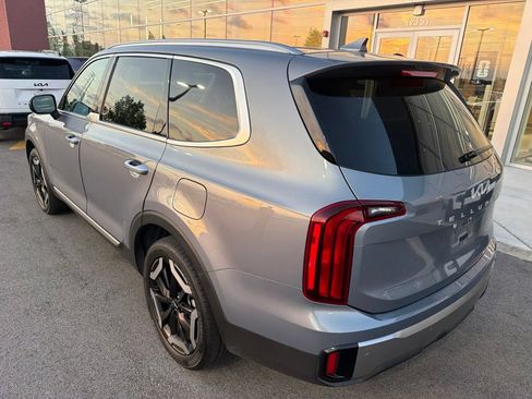 Used 2025 Kia Telluride S FWD image 6